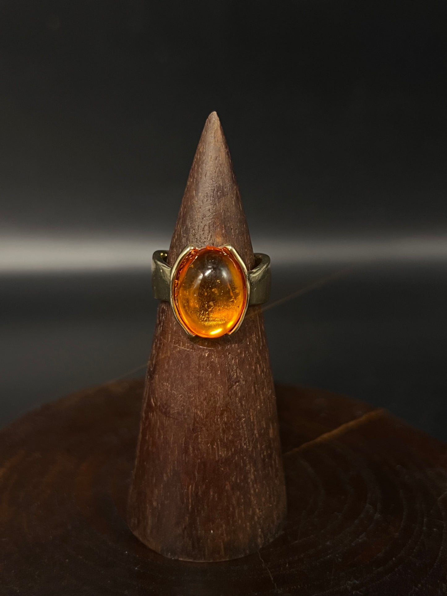 Vintage-Inspired Oval Amber Glass Statement Ring – Classic Boho Band