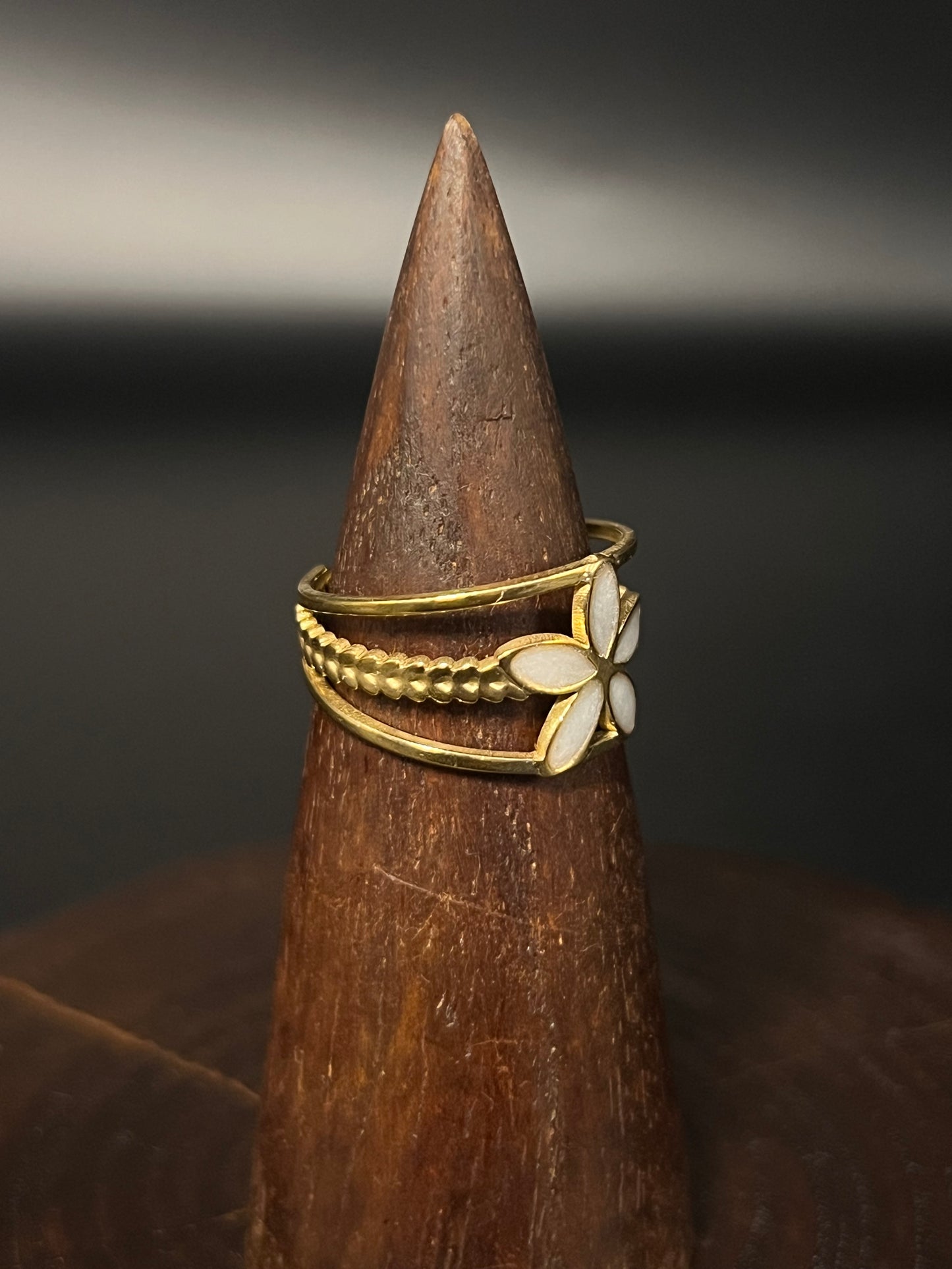 Textured Triple Band Flower Ring – Waterproof Pearlescent Daisy Statement Ring