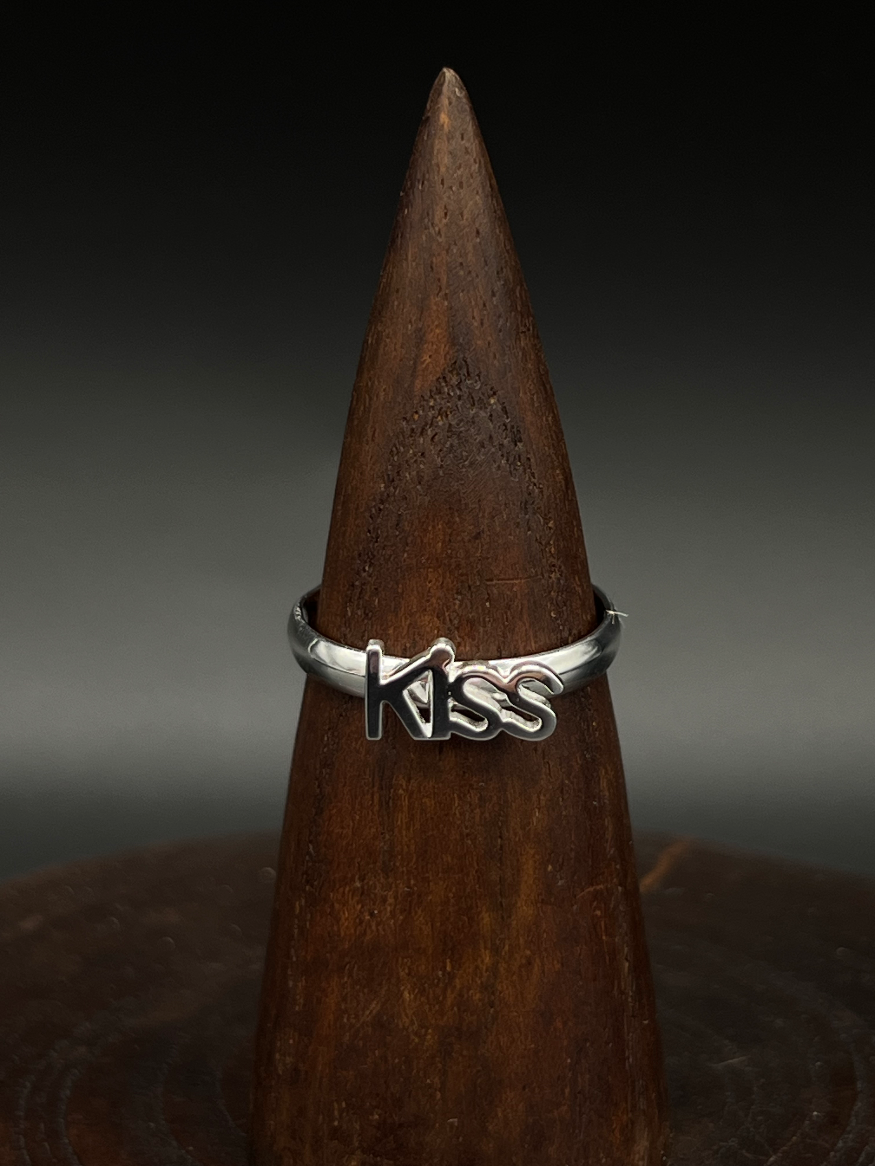Kiss Script Ring – Sterling Silver