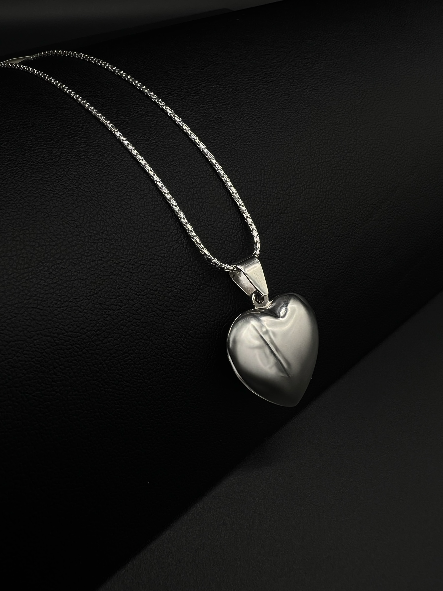 Sterling Silver Floral Heart Pendant – Romantic Vintage-Inspired Necklace