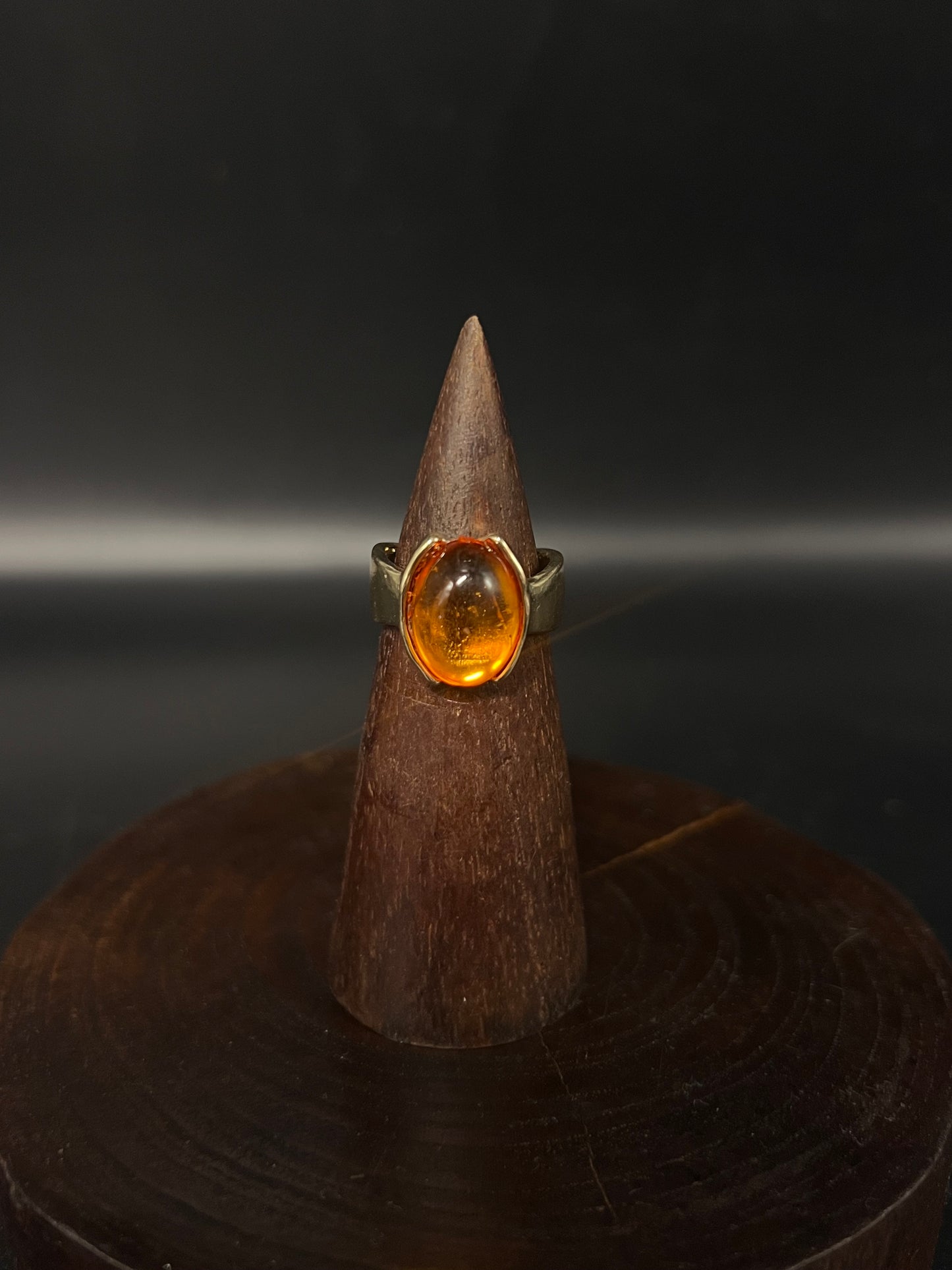 Vintage-Inspired Oval Amber Glass Statement Ring – Classic Boho Band
