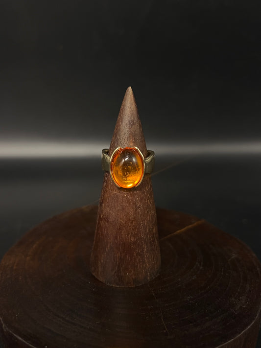 Vintage-Inspired Oval Amber Glass Statement Ring – Classic Boho Band