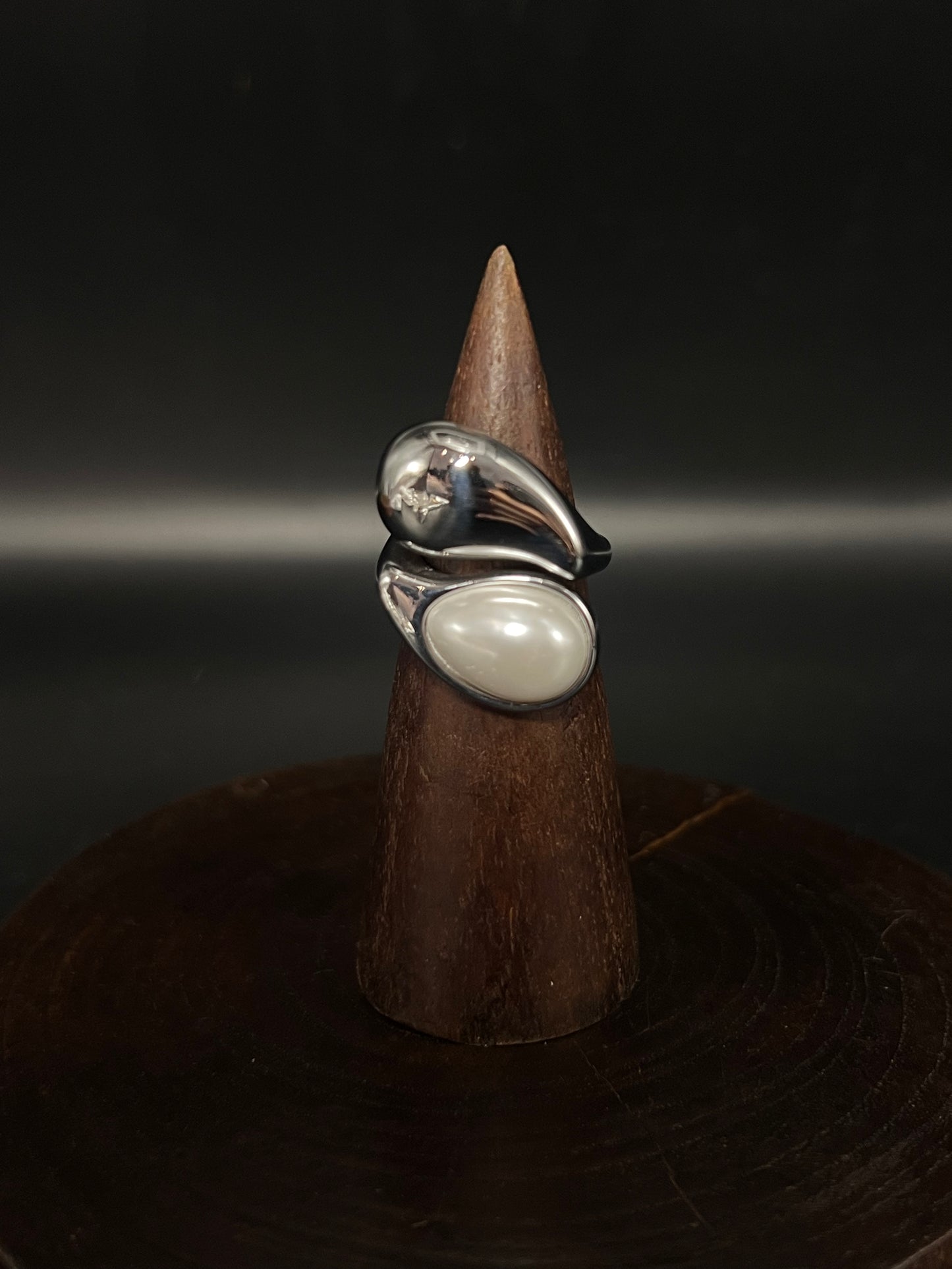 Organic Teardrop Wrap Ring – Minimalist Open Band with Stone Inlay