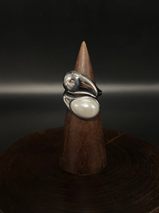 Organic Teardrop Wrap Ring – Minimalist Open Band with Stone Inlay