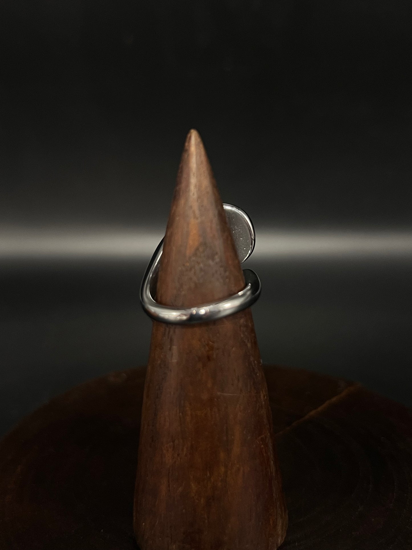 Organic Teardrop Wrap Ring – Minimalist Open Band with Stone Inlay