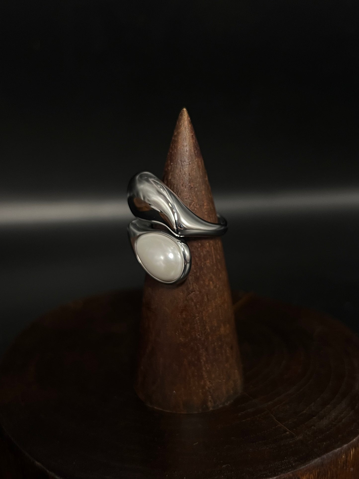 Organic Teardrop Wrap Ring – Minimalist Open Band with Stone Inlay